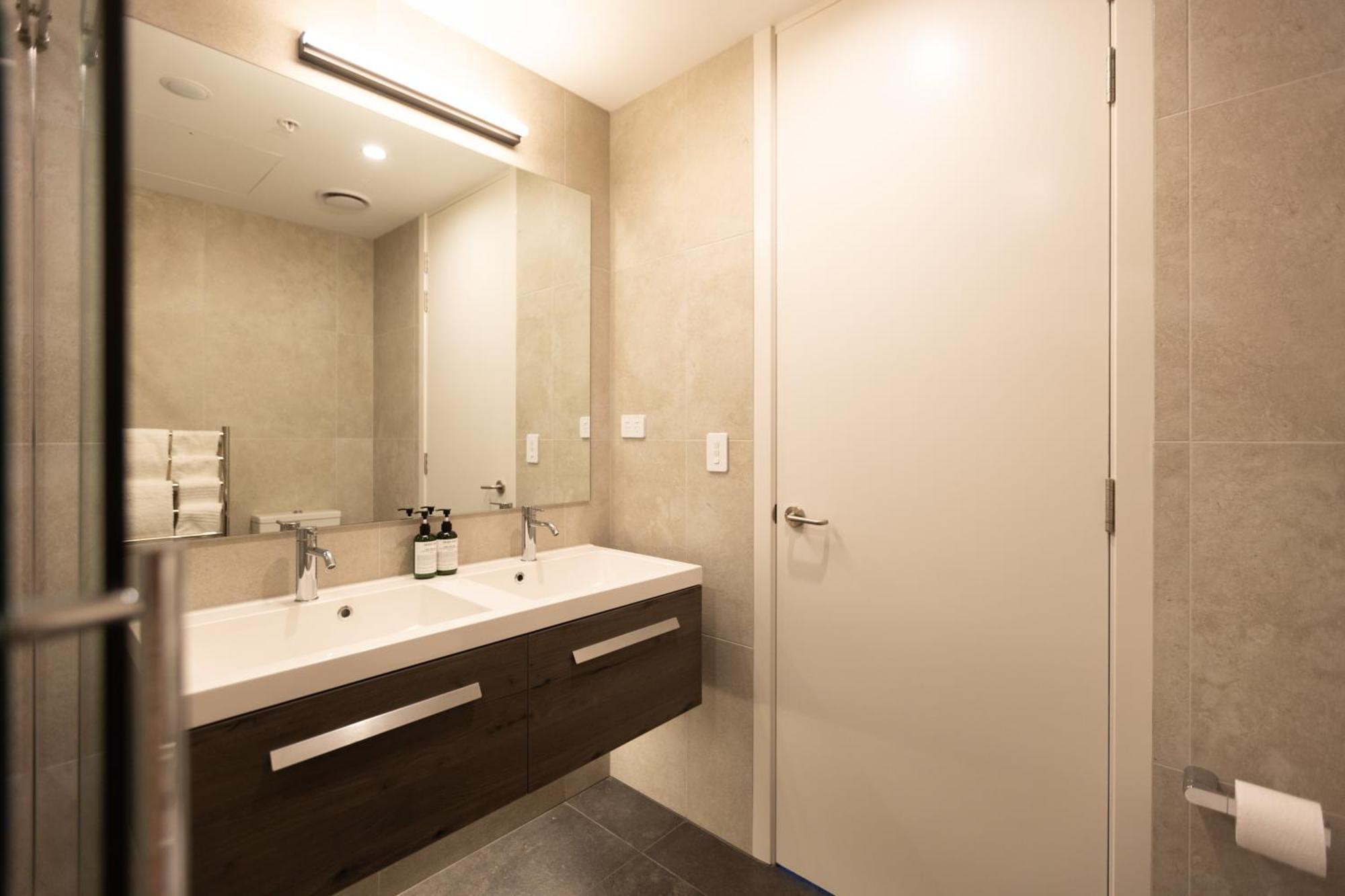 Luxury 2 Bedroom Cbd Apartment With Free Parking Крайстчёрч Экстерьер фото