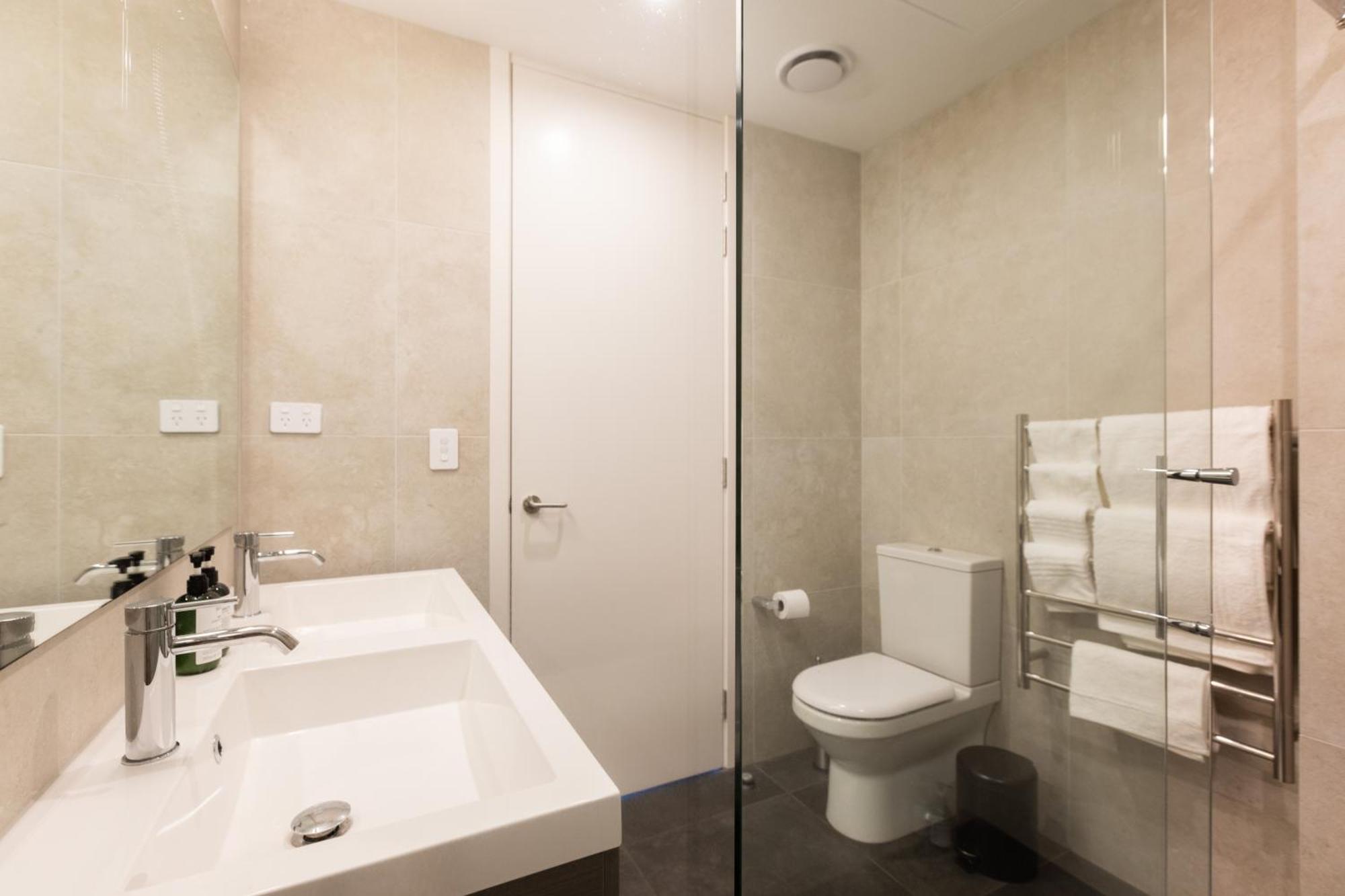 Luxury 2 Bedroom Cbd Apartment With Free Parking Крайстчёрч Экстерьер фото
